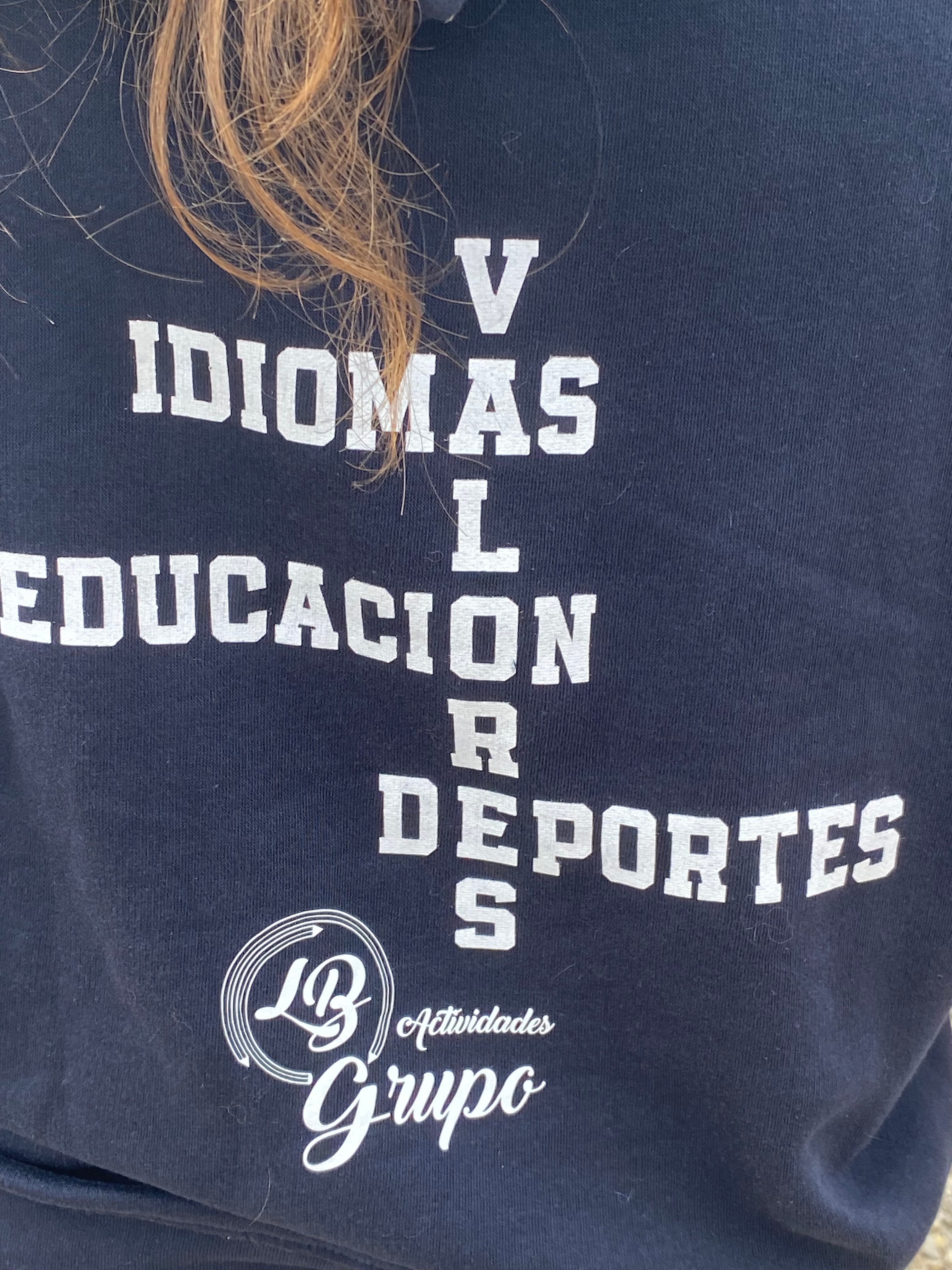 Sudadera LB Grupo con pilares de marca: Educacion, Deportes, Idiomas